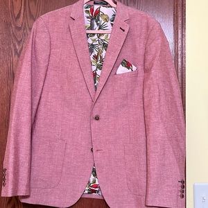 Excellent condition dinner jacket. Slim fit.